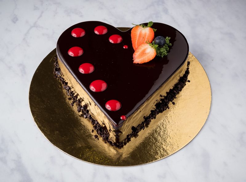 Bánh sinh nhật hình trái tim đen