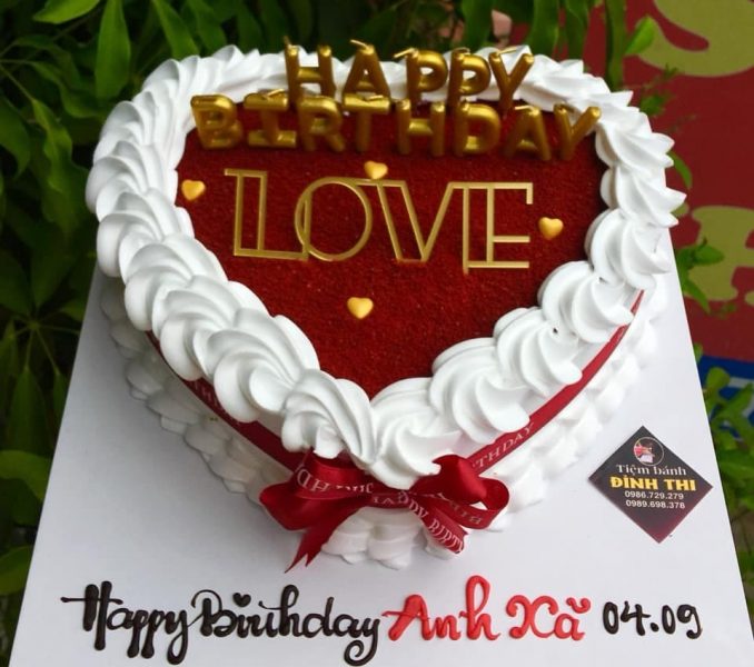 Bánh sinh nhật hình trái tim love
