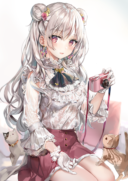 hình ảnh anime nữ tóc bạch kim cầm máy ảnh