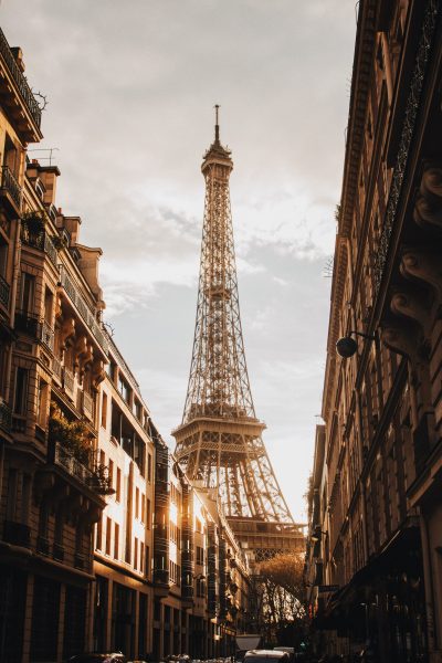 Hình nền iPhone 13 tháp Eiffel Paris