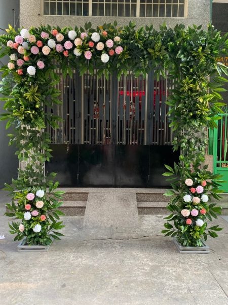 Hình cổng hoa đám cưới đẹp từ lá và hoa