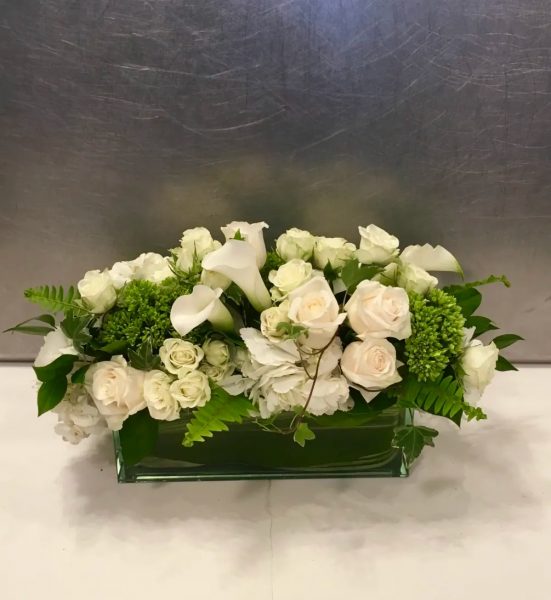 Mẫu hoa để bàn từ hoa hồng trắng