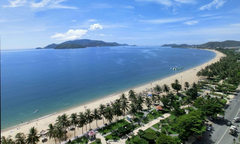 hình ảnh Nha Trang dọc bờ biển xanh